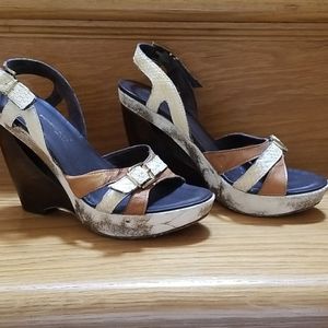 Lea Foscati Leather  and snake  wedge shoes